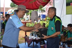 Wabup Serahkan program bantuan Dintanbunhut1